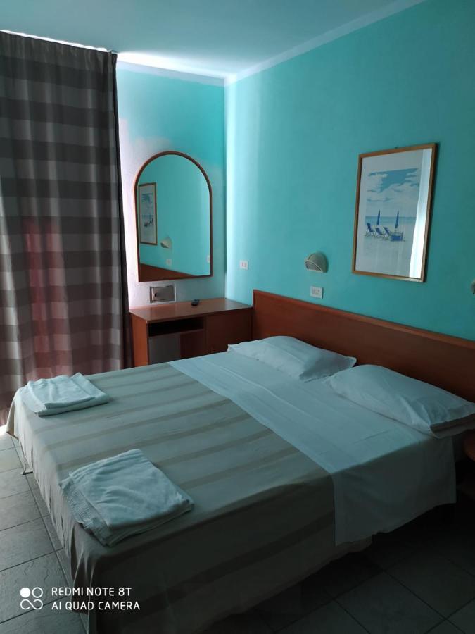 Hotel Blue Moon Rimini Exteriér fotografie