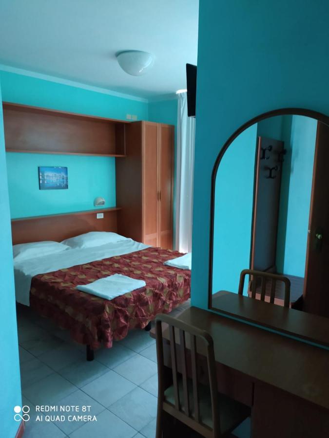 Hotel Blue Moon Rimini Exteriér fotografie