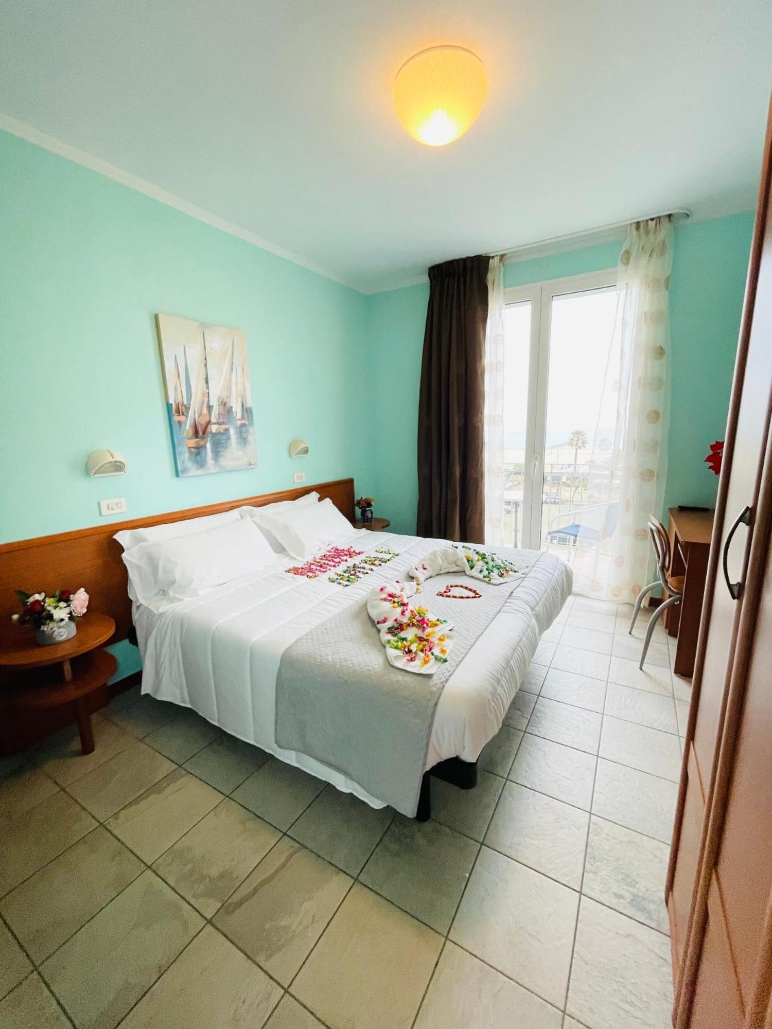Hotel Blue Moon Rimini Exteriér fotografie