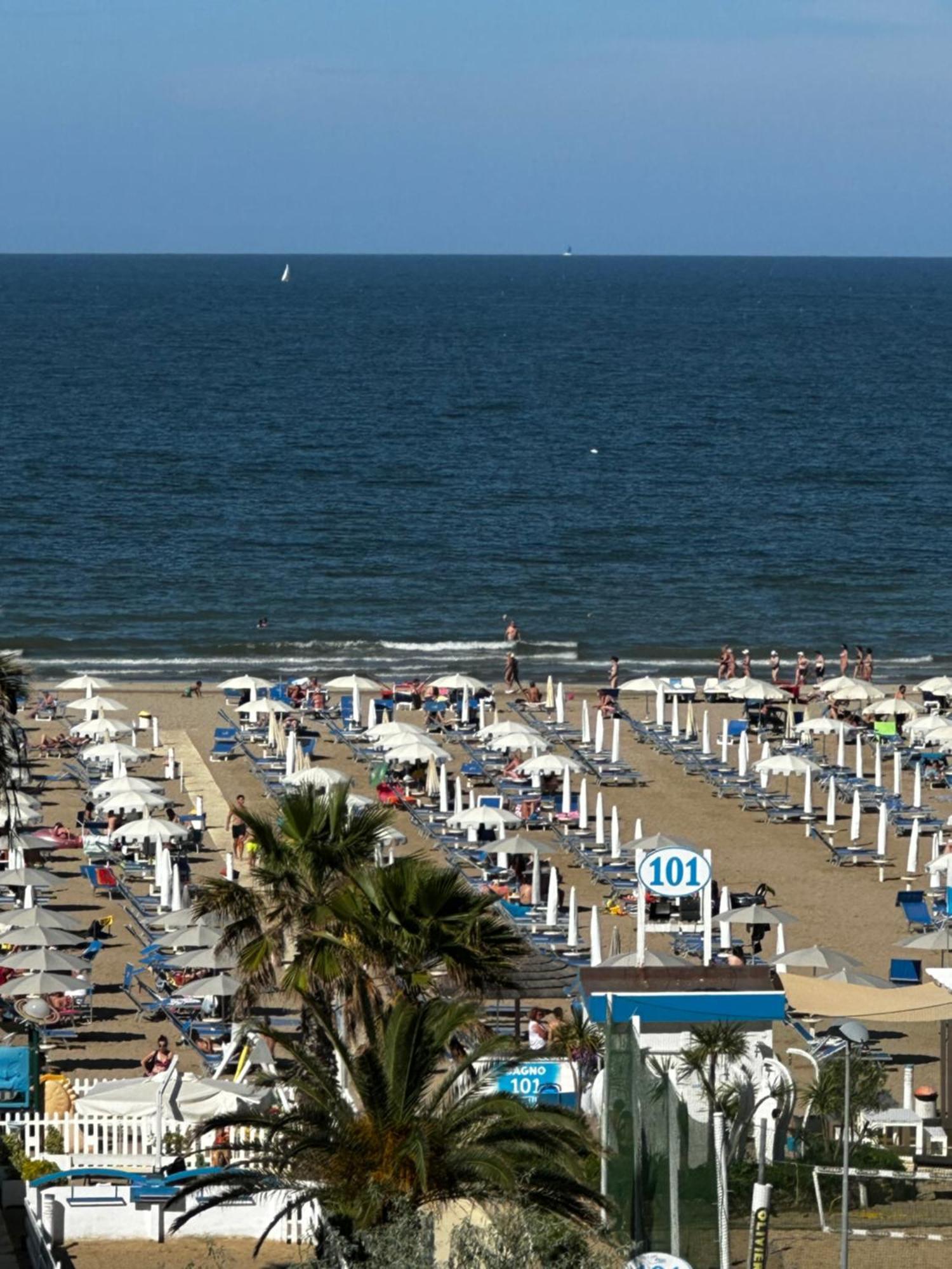 Hotel Blue Moon Rimini Exteriér fotografie